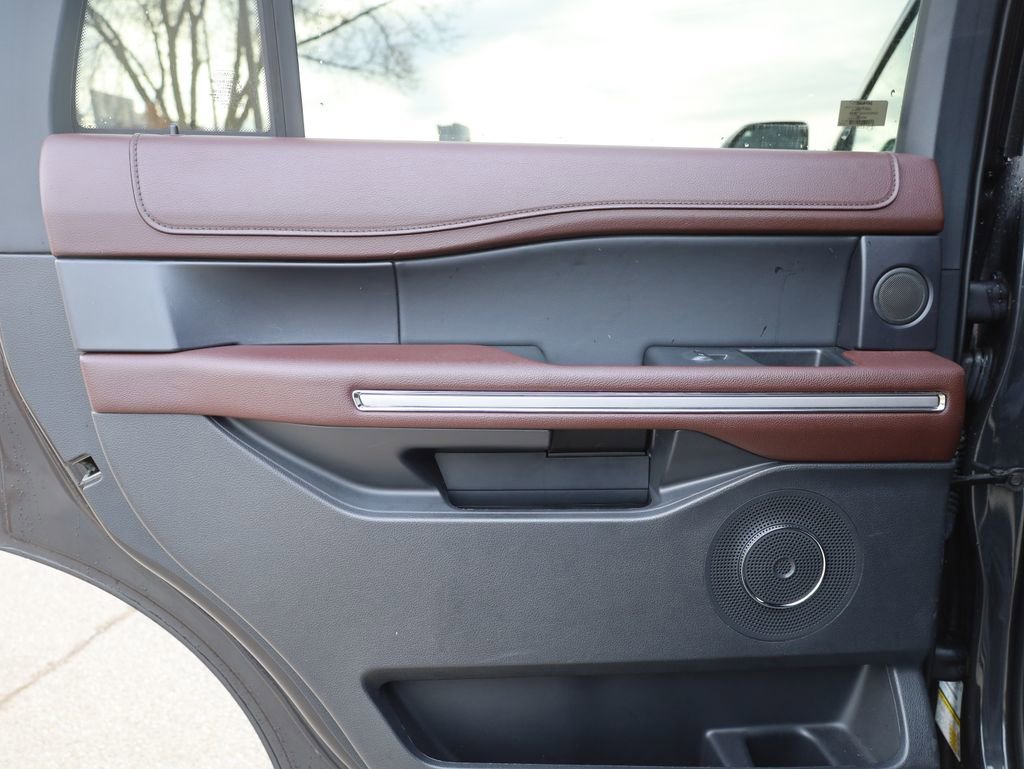 Used 2024 Ford Expedition Limited image 32