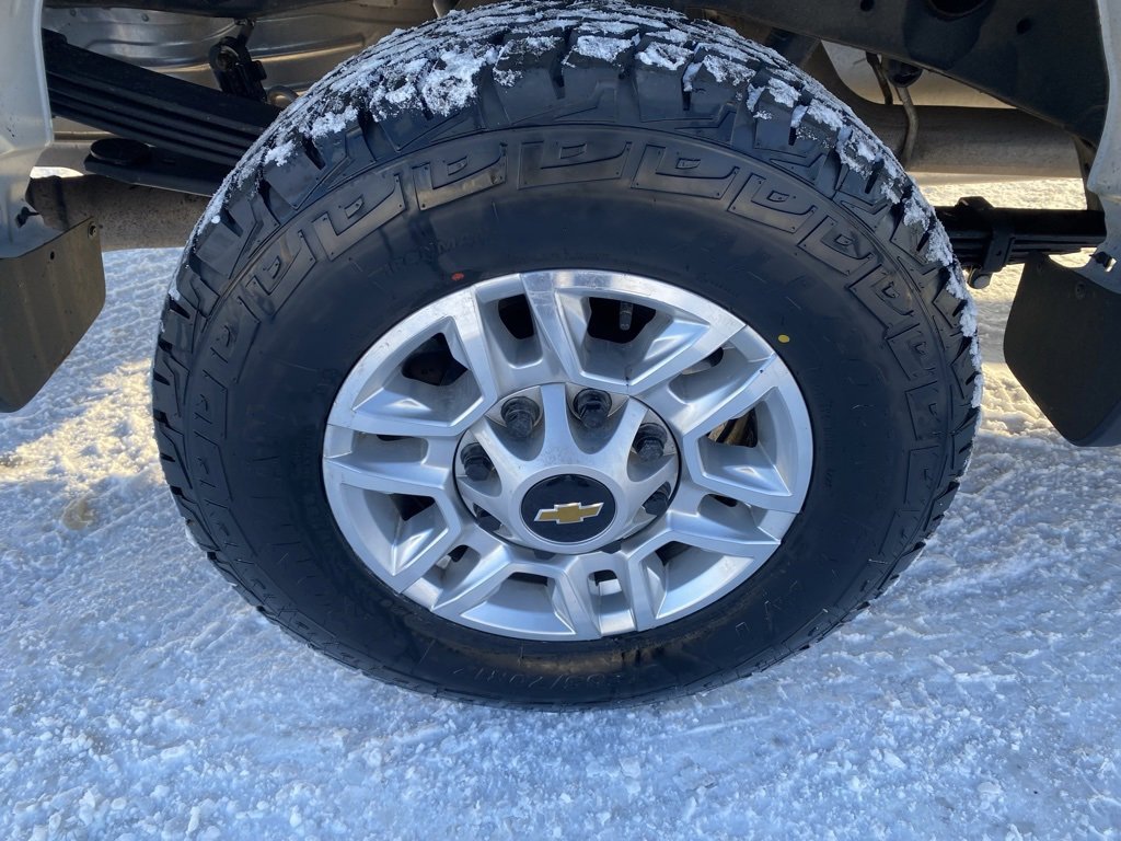 Used 2025 Chevrolet Silverado 2500 LT w/ Convenience Package image 28