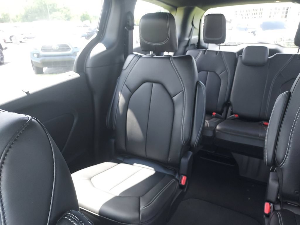 New 2027 Chrysler Pacifica LX FWD image 12