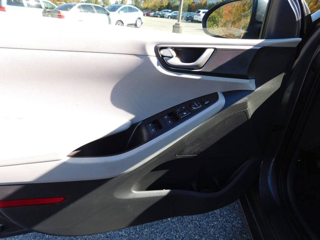 Used 2020 Hyundai Ioniq SE image 9