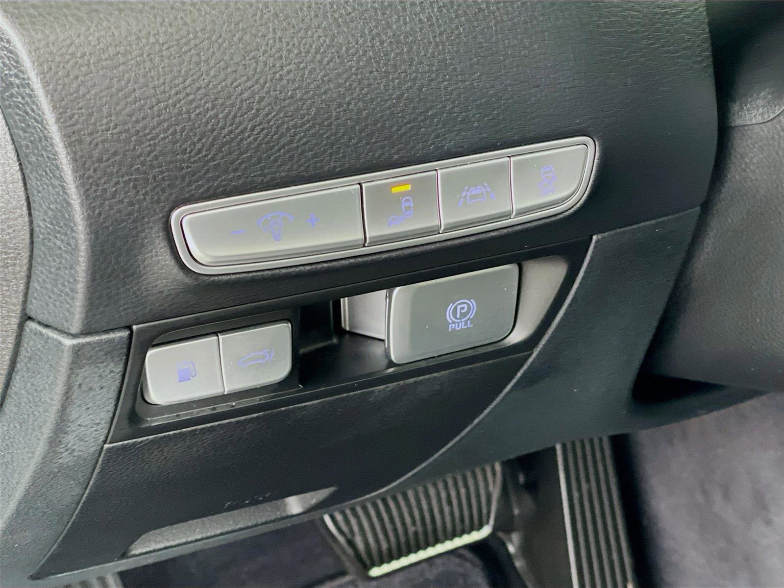 Used 2019 Kia K900 Luxury w/ VIP Package image 13