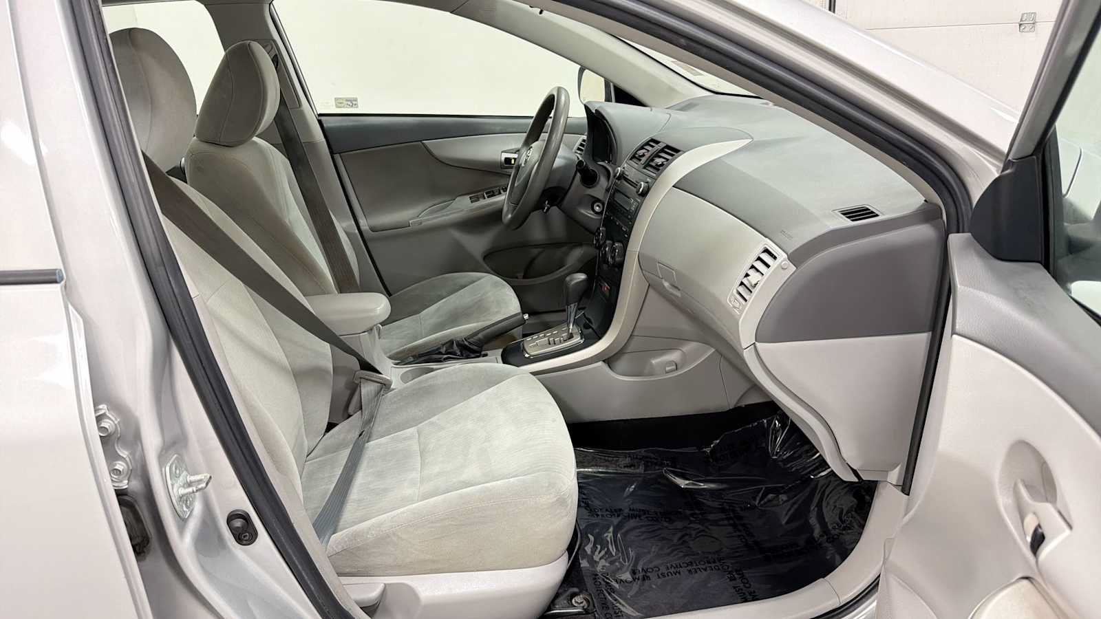 Used 2010 Toyota Corolla LE FWD image 27