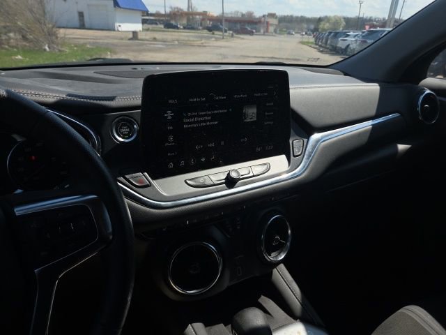 Certified 2024 Chevrolet Blazer LT w/ Convenience Package FWD image 9