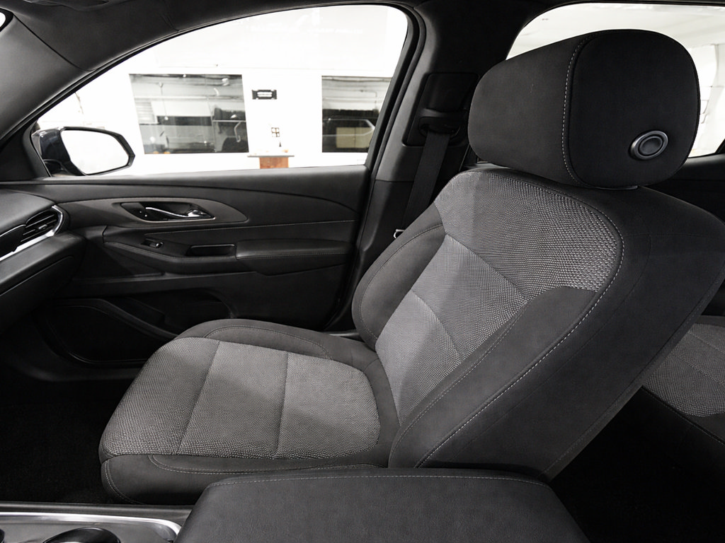 Used 2023 Chevrolet Traverse LT FWD image 15