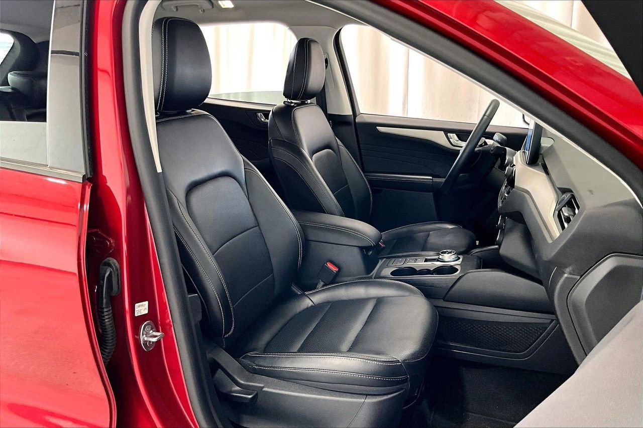 Used 2022 Ford Escape SEL image 16