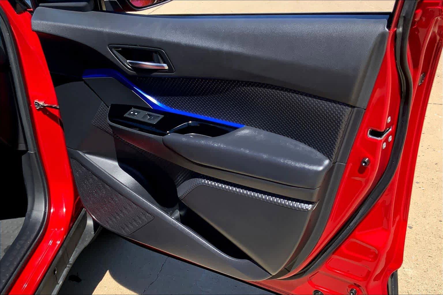 Used 2020 Toyota C-HR XLE FWD image 22