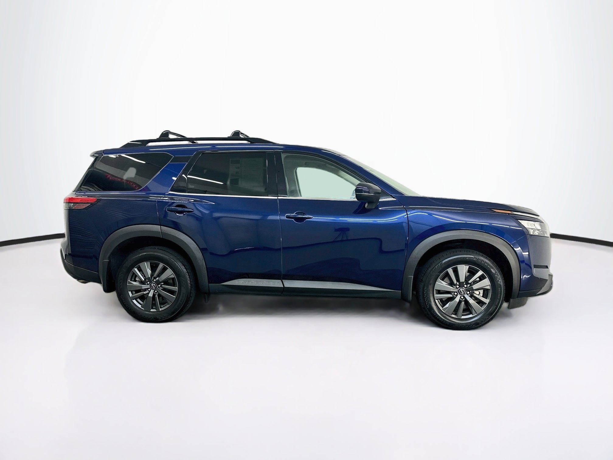 Used 2023 Nissan Pathfinder SV w/ SV Premium Package AWD/4WD image 10