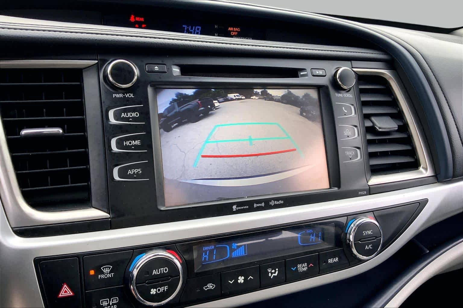 Used 2017 Toyota Highlander Plus FWD image 26