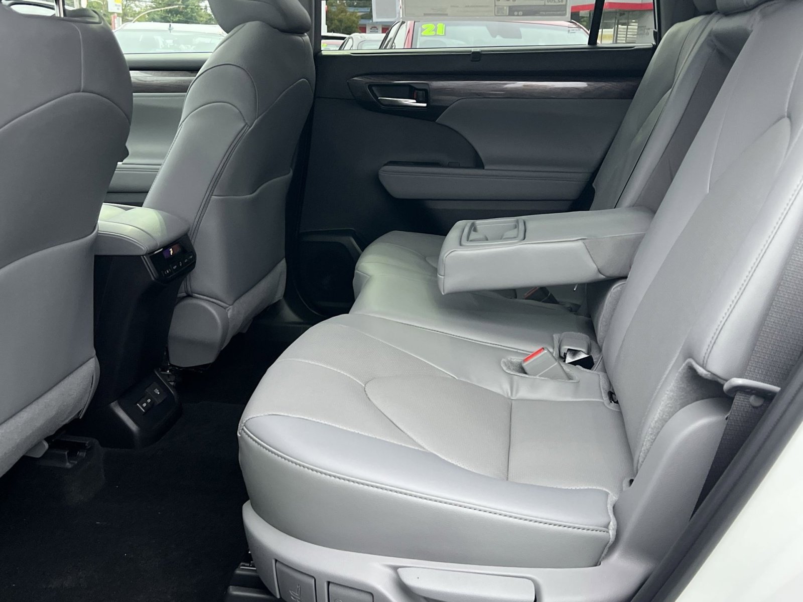 New 2025 Toyota Highlander Limited image 18