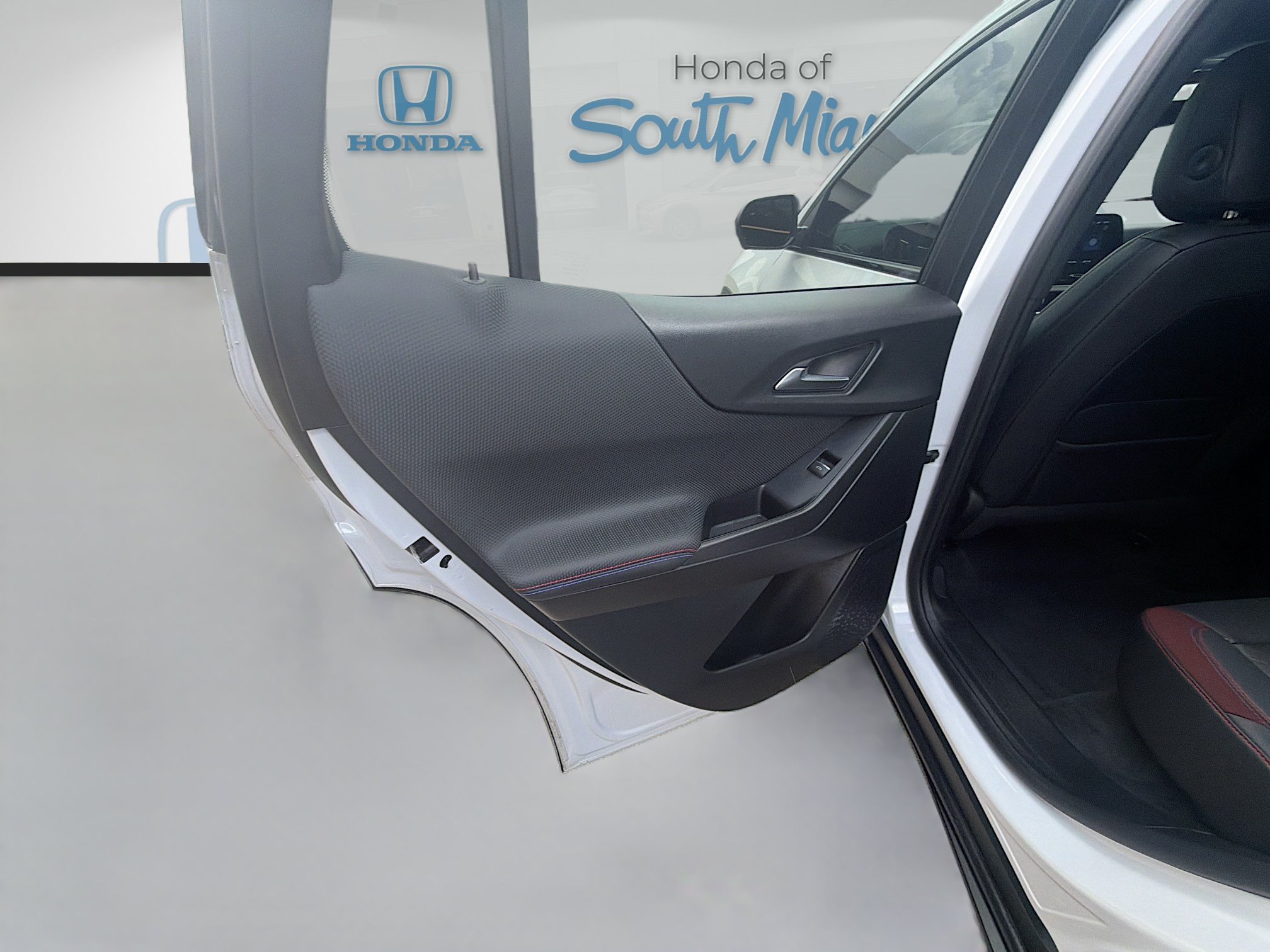 Used 2025 Chevrolet Equinox RS w/ Safety and Technology Package FWD image 25