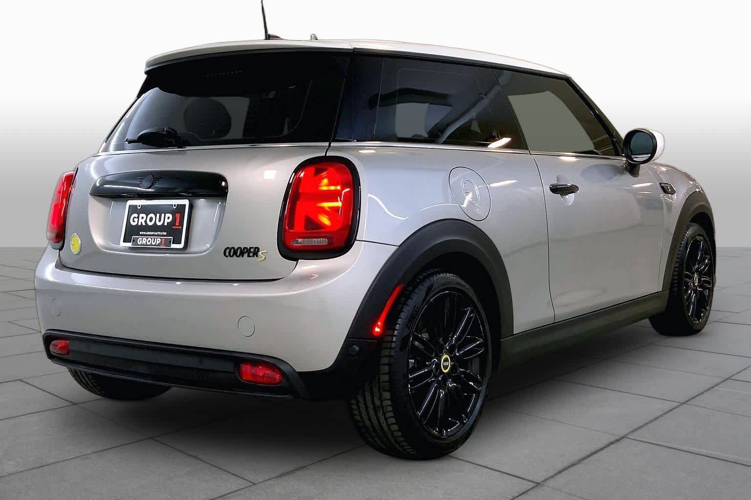 Used 2024 MINI Cooper SE w/ Signature Upholstery Package FWD image 12