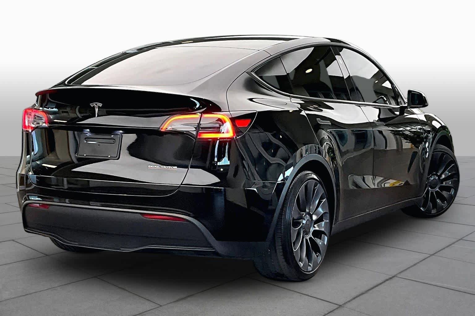 Used 2024 Tesla Model Y Performance image 12