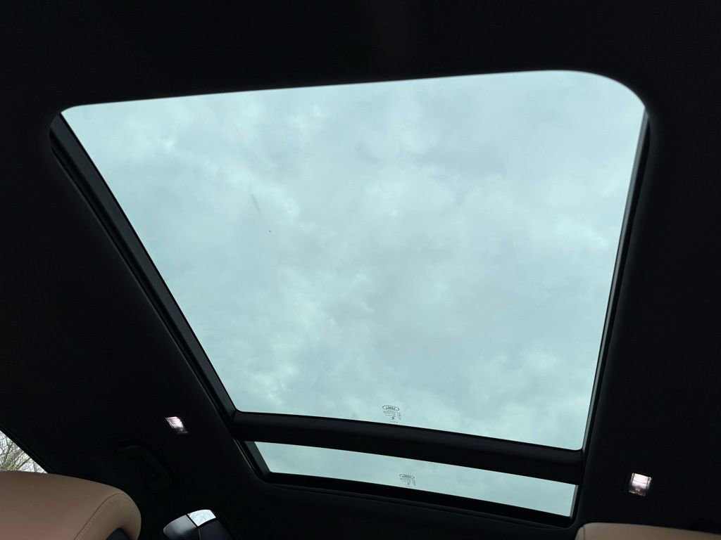 New 2026 Land Rover Defender 110 X-Dynamic SE image 30