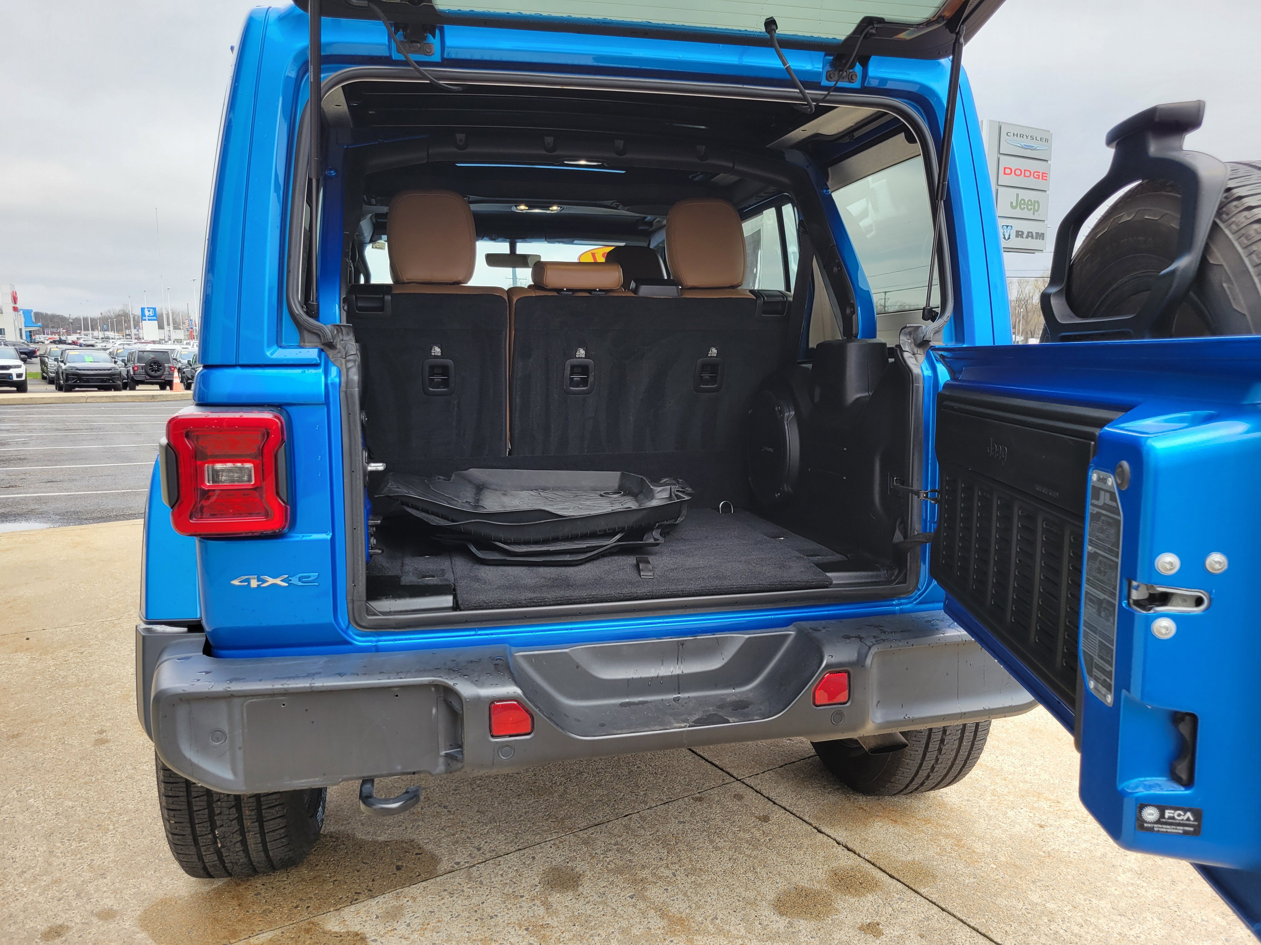 Used 2021 Jeep Wrangler Unlimited Sahara w/ Safety Group image 19