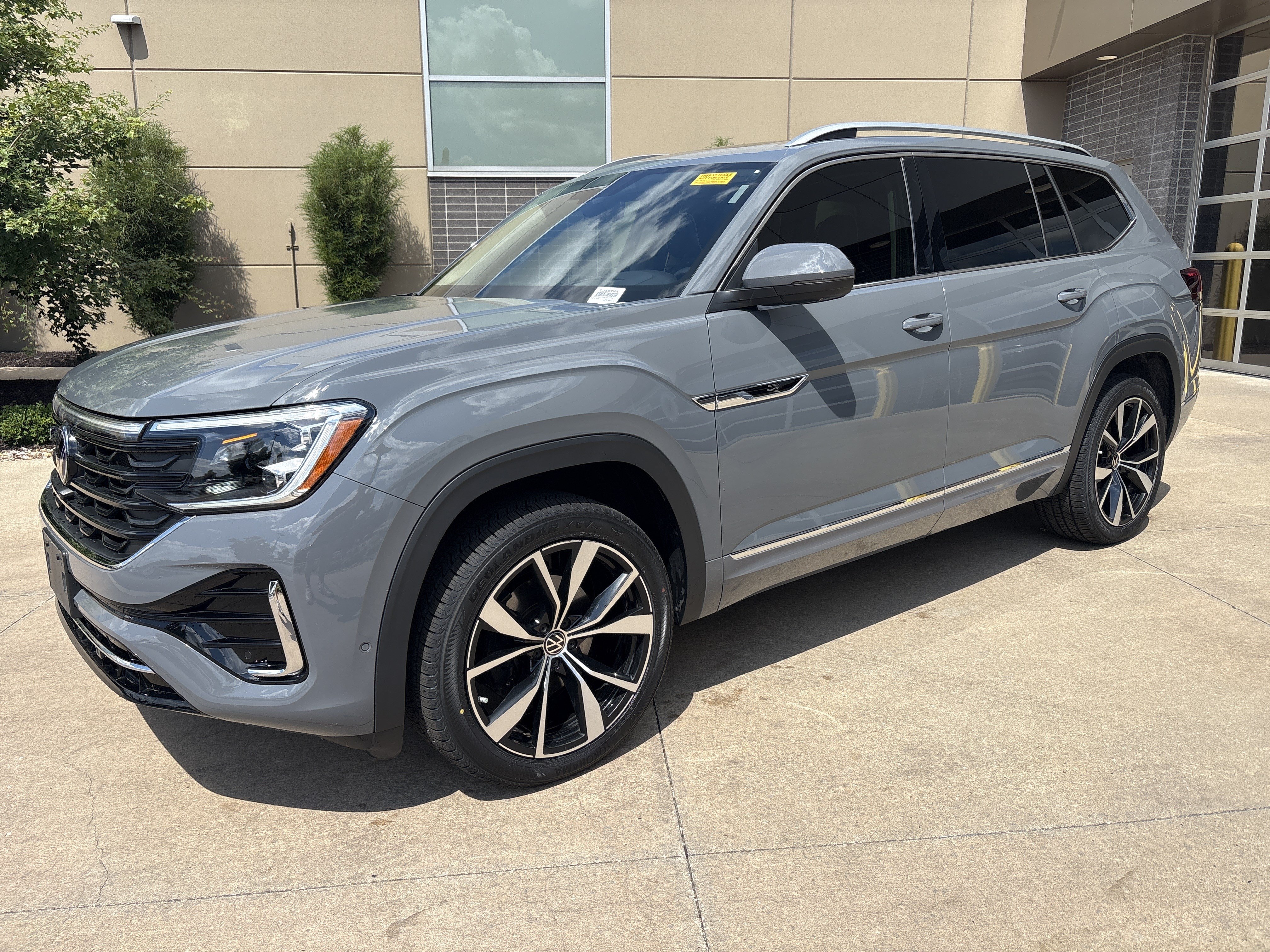 Used 2025 Volkswagen Atlas SEL Premium R-Line AWD/4WD image 5