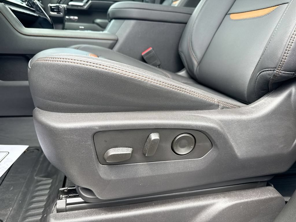 Used 2024 GMC Sierra 1500 AT4 w/ Technology Package AWD/4WD image 12