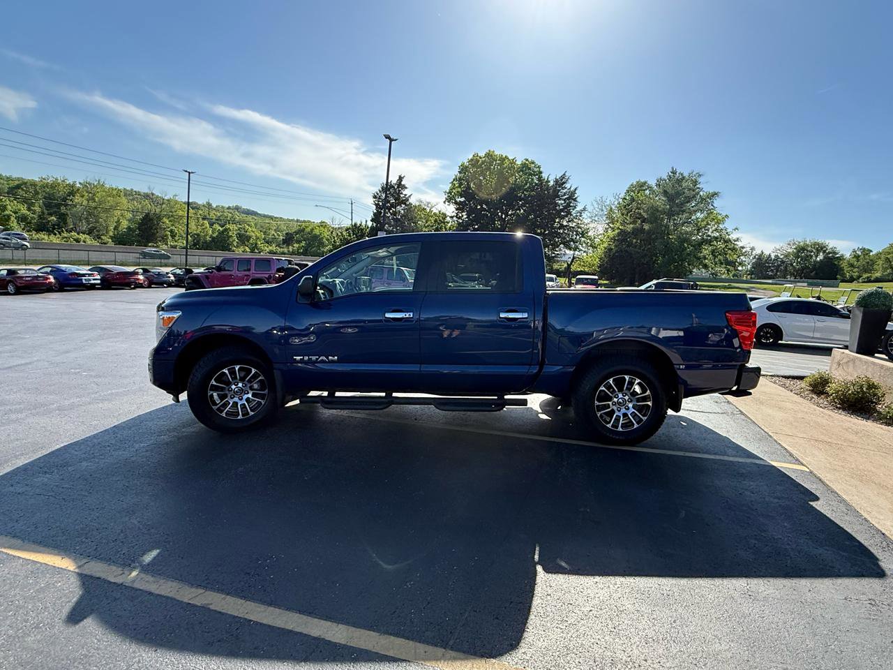 Used 2021 Nissan Titan SV w/ SV Convenience Package AWD/4WD image 6