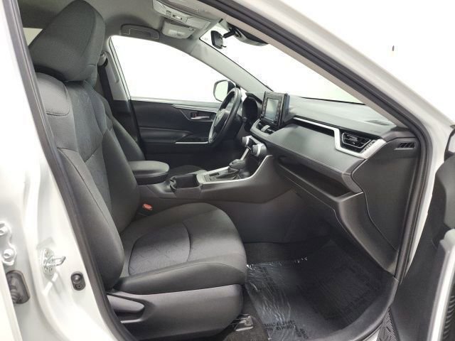 Used 2022 Toyota RAV4 XLE w/ Carpet Mat Package (TMS) image 13