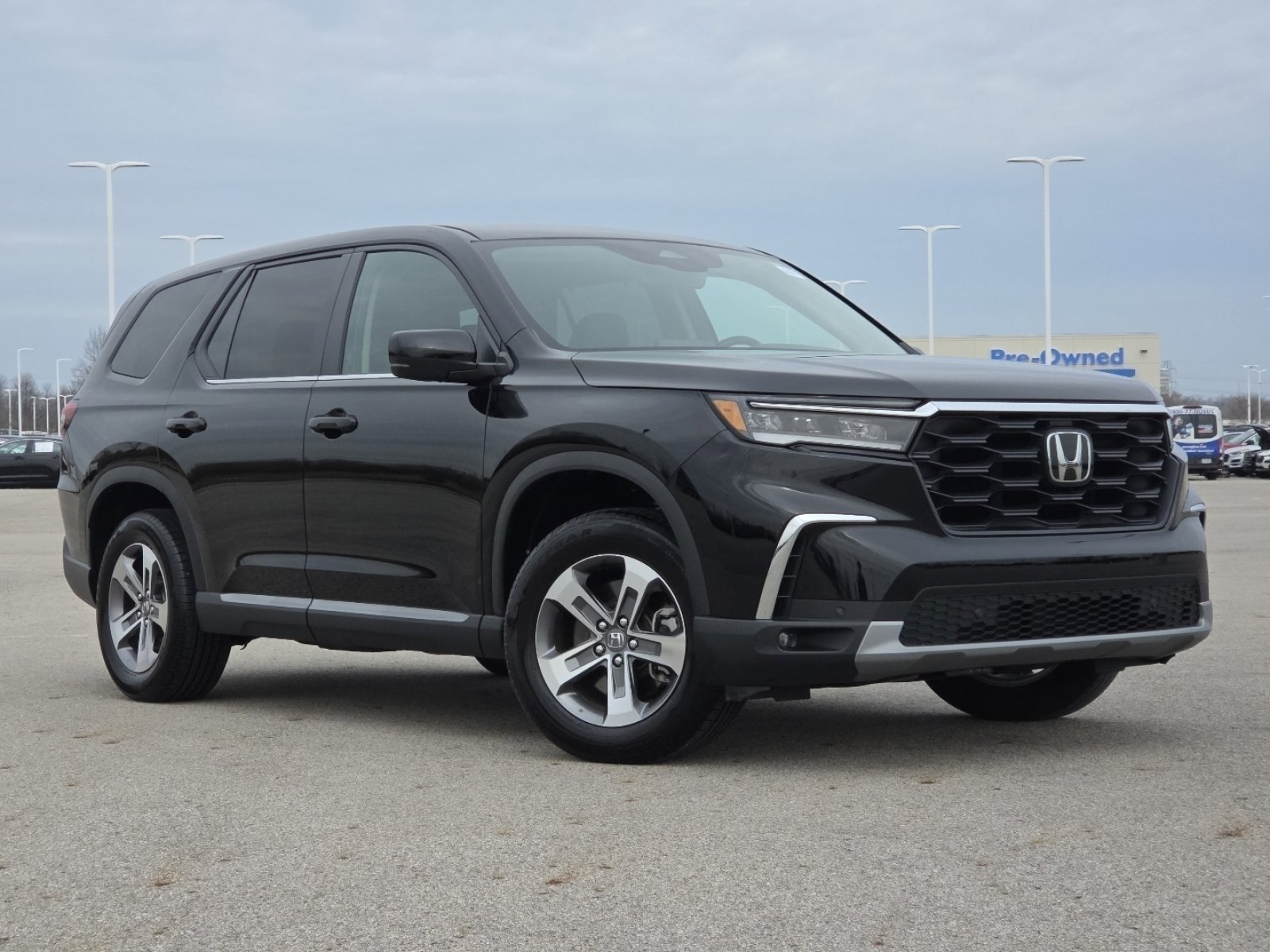 Used 2025 Honda Pilot EX-L image 2