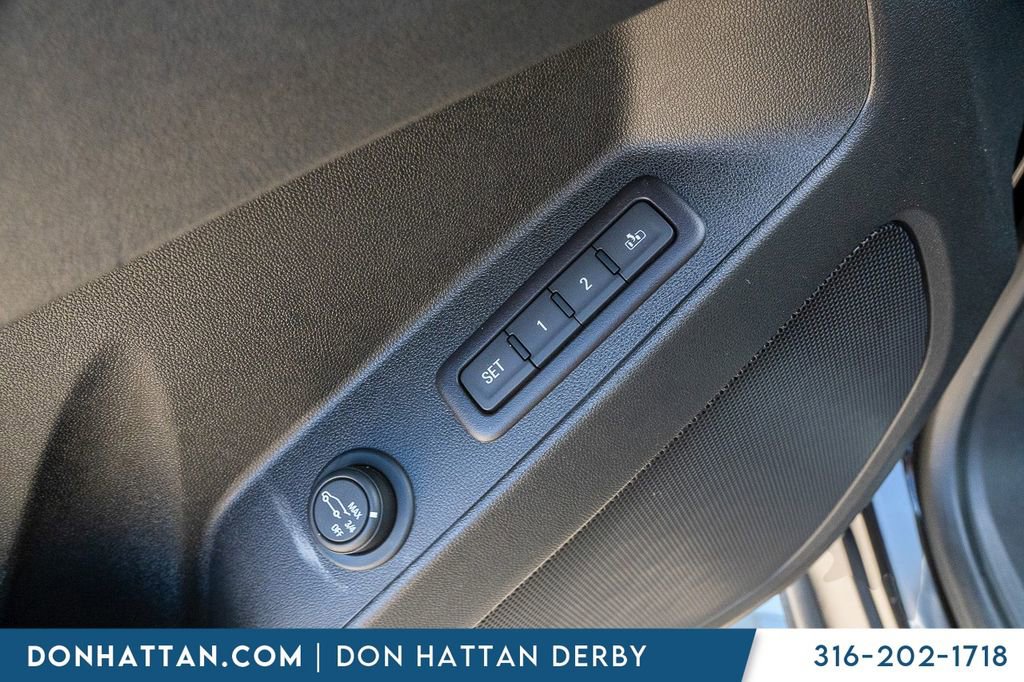 Used 2018 Chevrolet Equinox Premier image 16