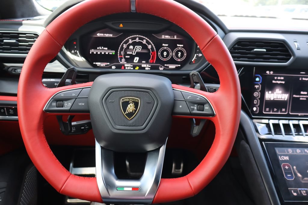 Used 2024 Lamborghini Urus S AWD/4WD image 6