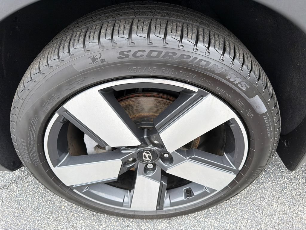 Used 2025 Hyundai Santa Fe Limited FWD image 11