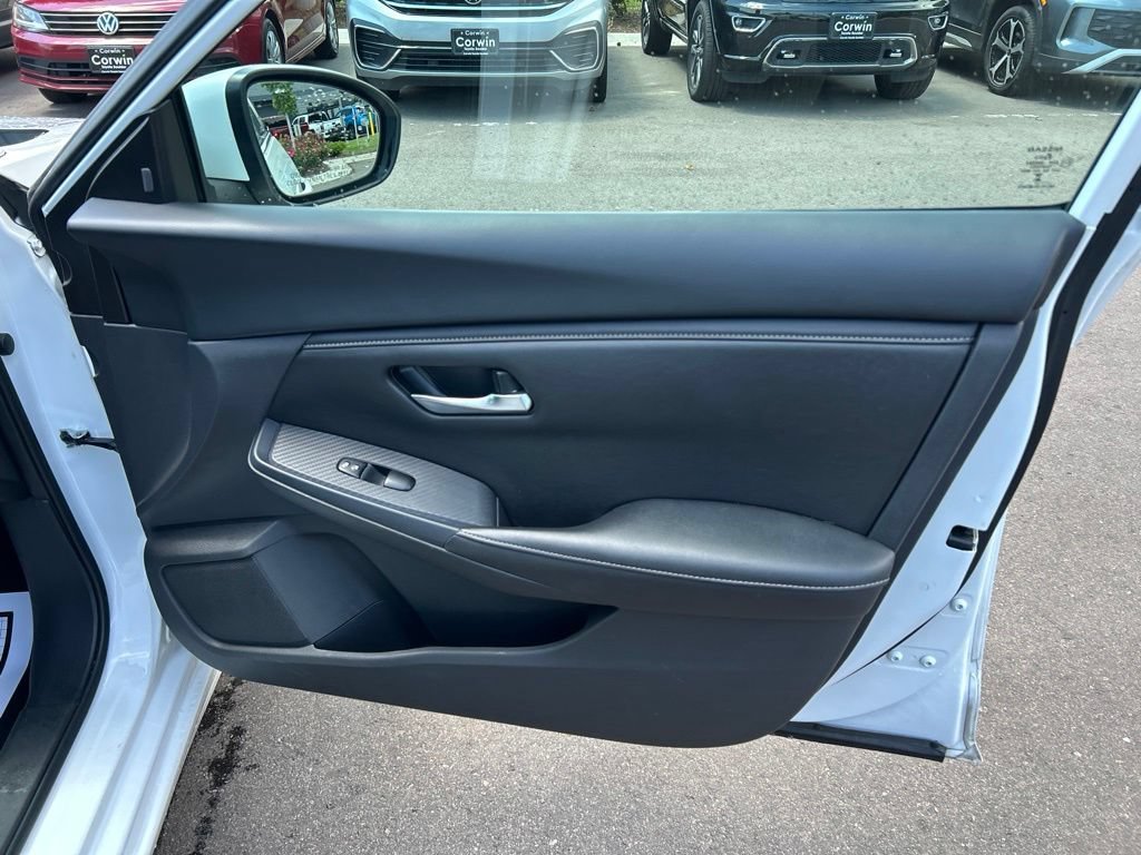 Used 2024 Nissan Sentra SV FWD image 11