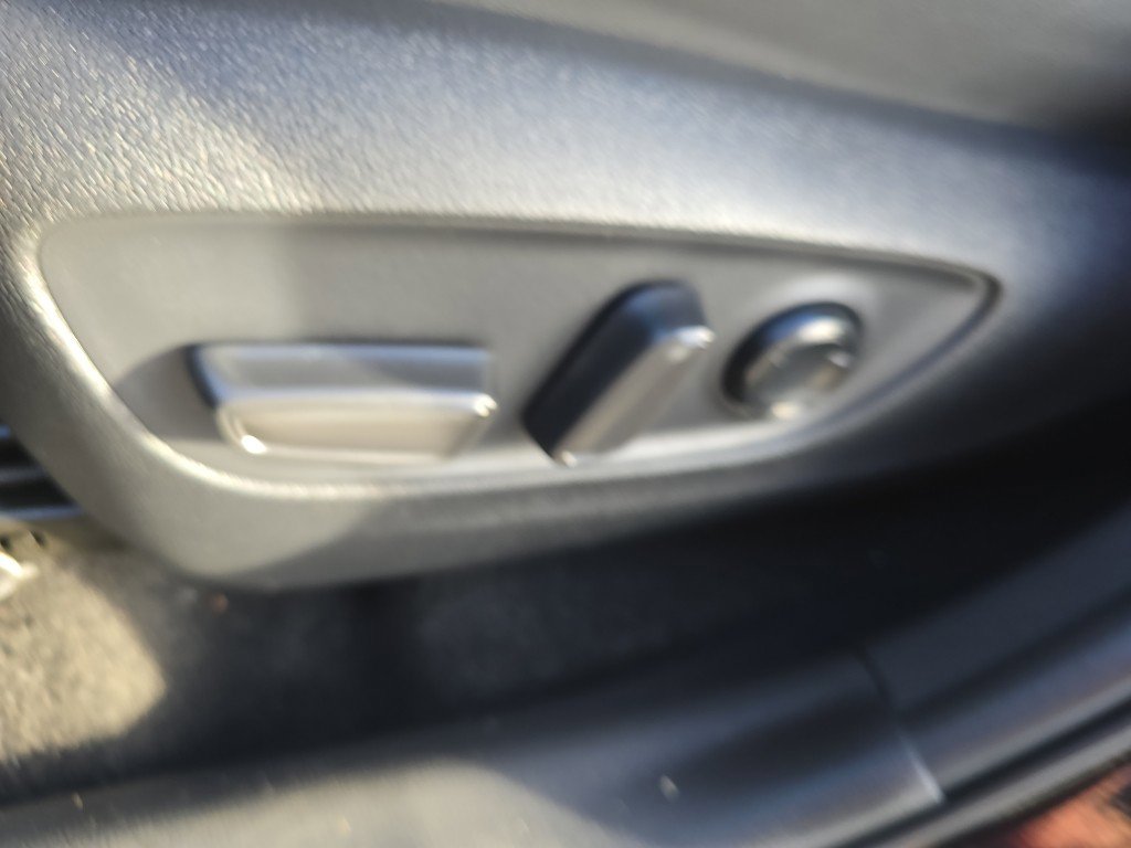 Used 2023 Toyota RAV4 XLE Premium image 23