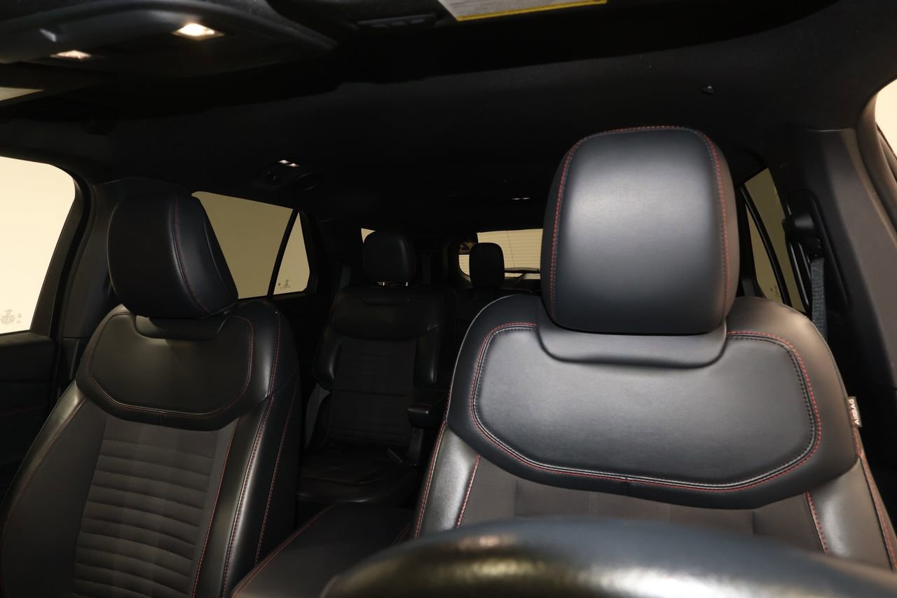 Used 2025 Ford Explorer ST-Line image 18