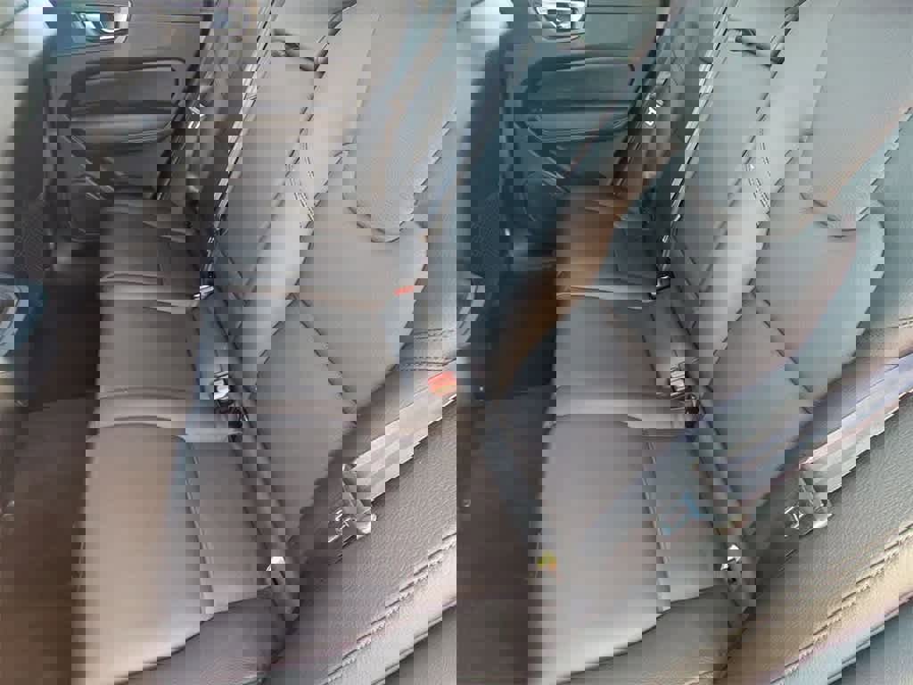 Used 2024 Volvo XC60 B5 Plus w/ Protection Package Premier image 19