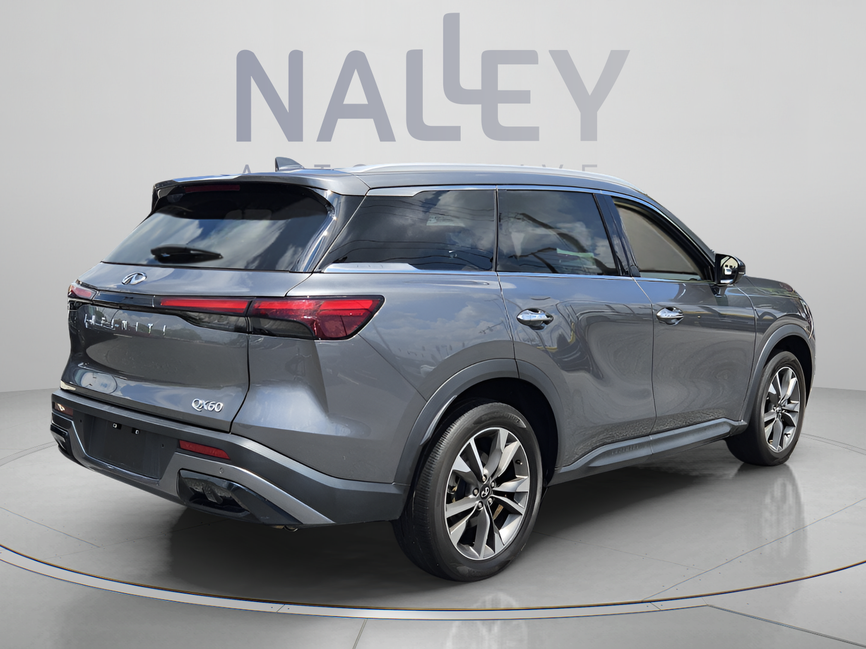 Used 2025 INFINITI QX60 Luxe w/ Vision Package FWD image 5