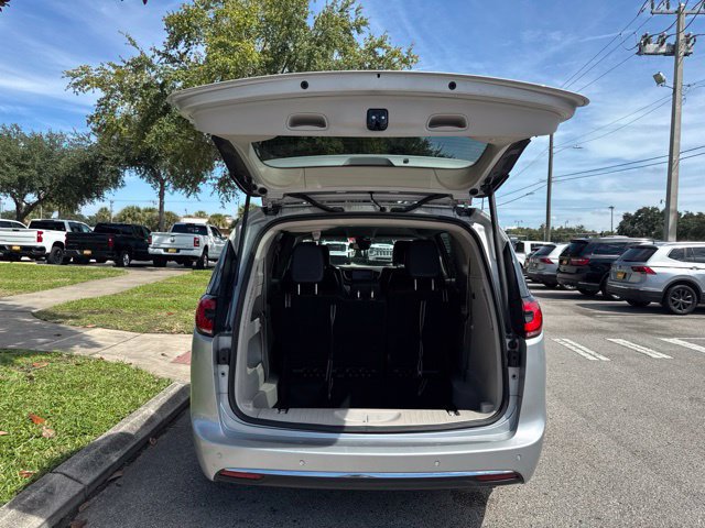 Used 2024 Chrysler Pacifica Touring-L FWD image 14