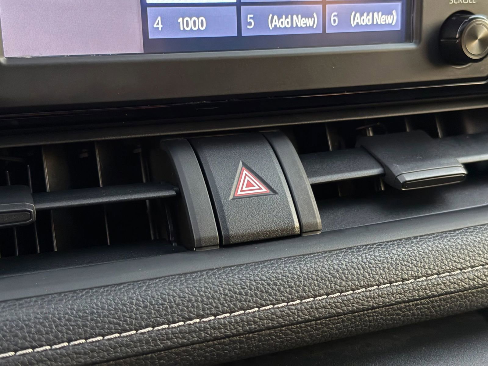 Used 2019 Toyota RAV4 XLE w/ Convenience Package FWD image 34