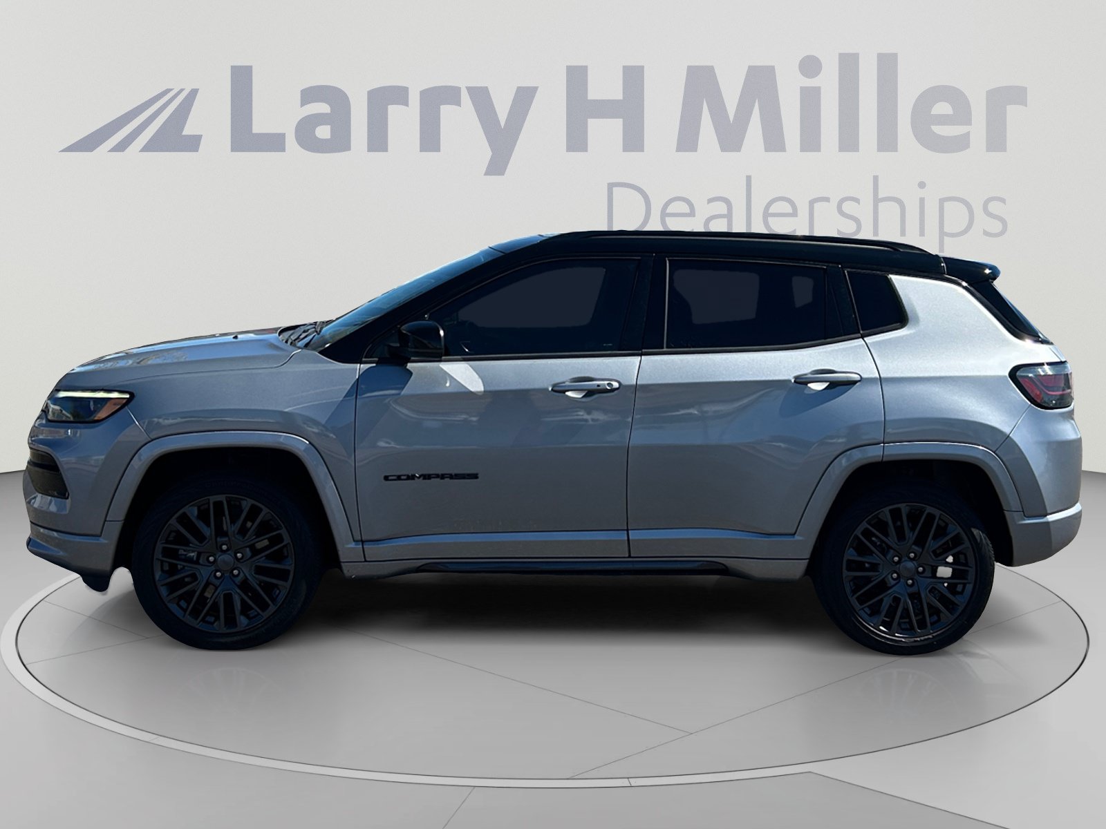 Used 2024 Jeep Compass Limited w/ High Altitude Package AWD/4WD image 2