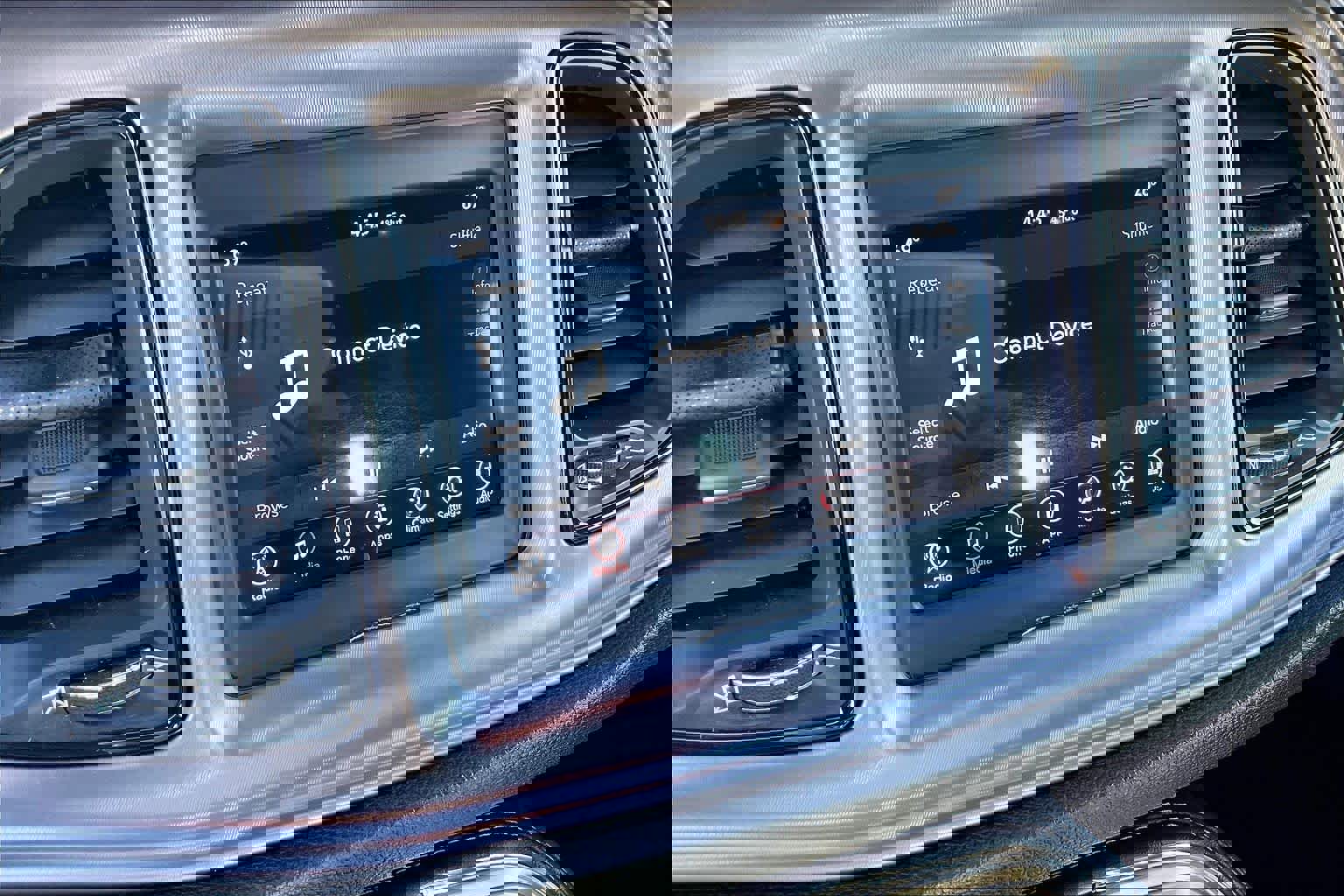 Used 2023 Dodge Challenger SXT image 30