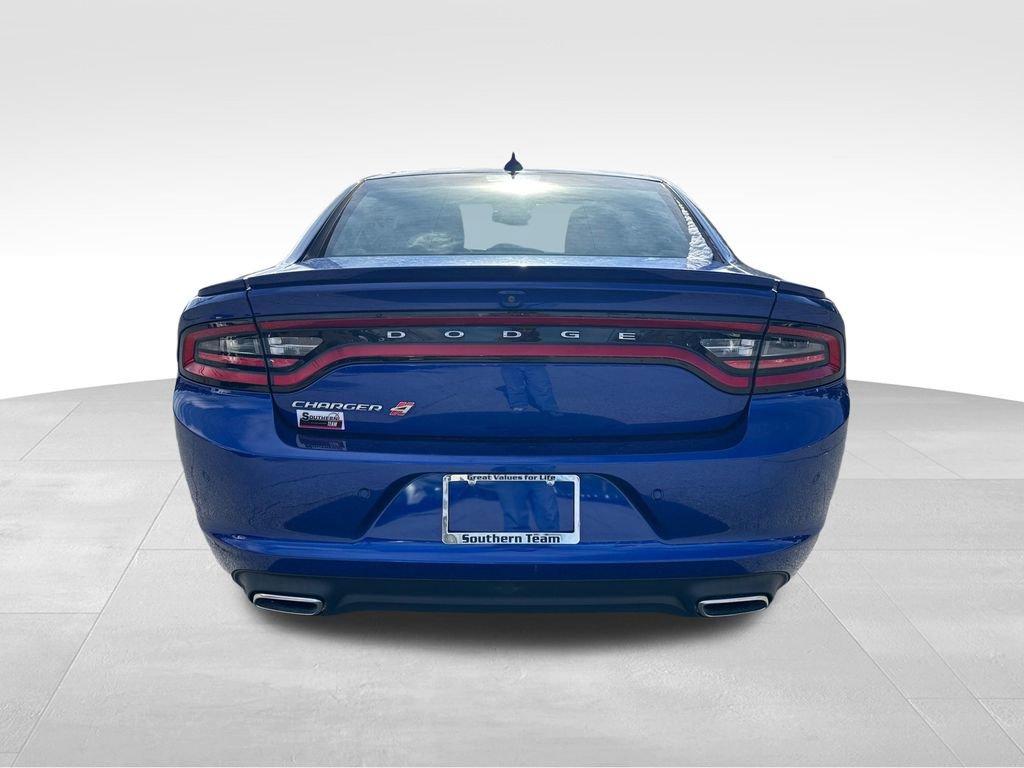 Used 2019 Dodge Charger SXT w/ Cold Weather Package image 5