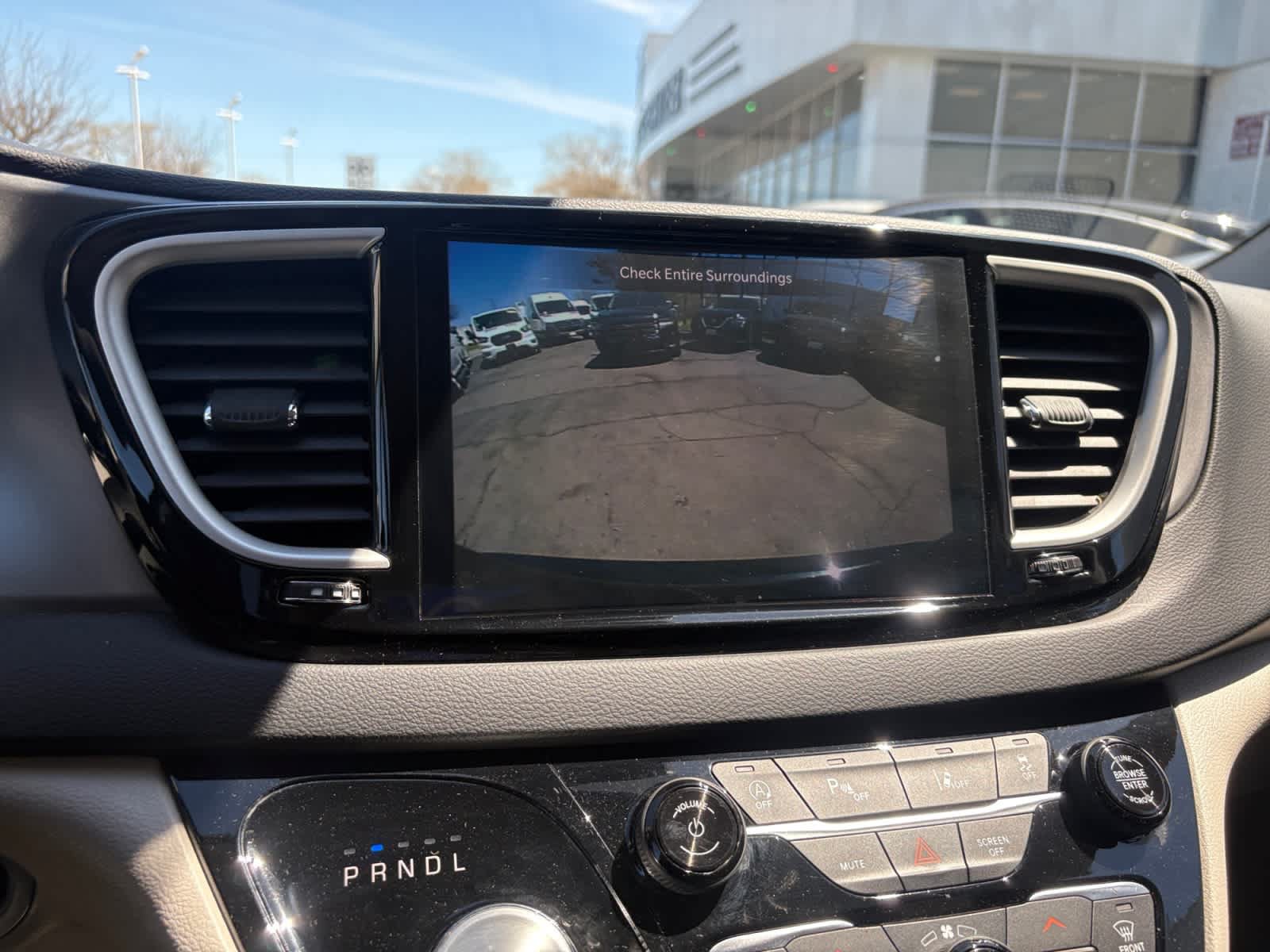 Used 2023 Chrysler Pacifica Touring-L FWD image 23