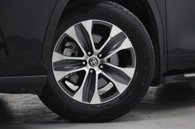 Used 2022 Toyota Highlander XLE image 3