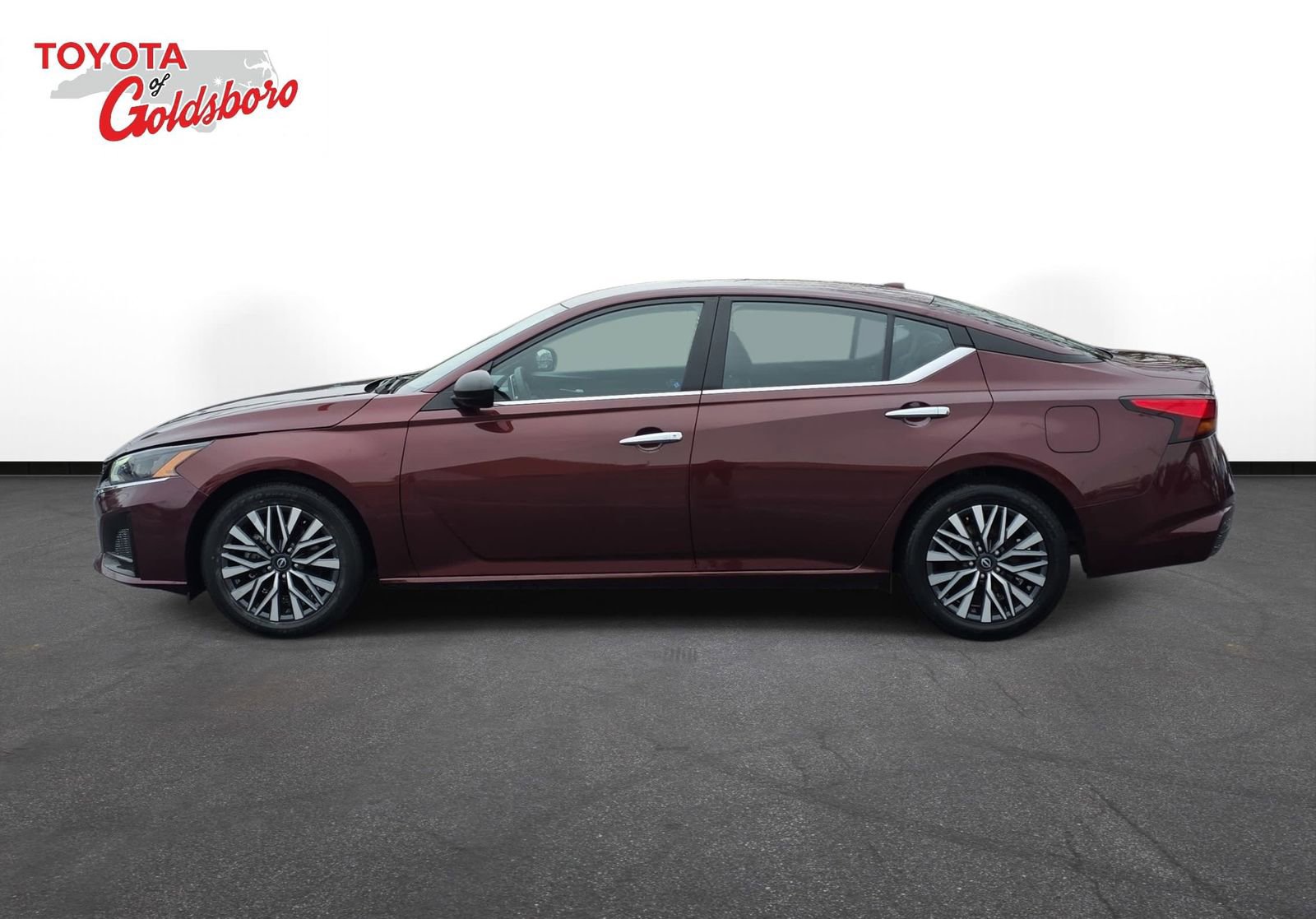 Used 2025 Nissan Altima 2.5 SV image 8