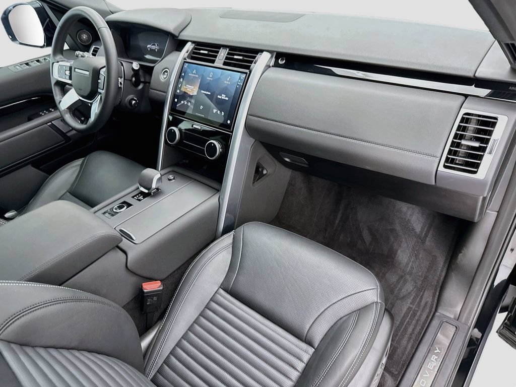 Certified 2025 Land Rover Discovery S AWD/4WD image 16