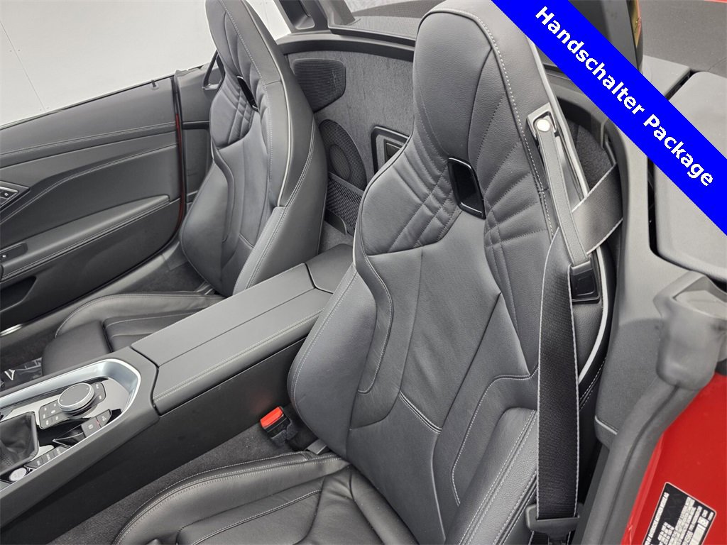 Used 2025 BMW Z4 M40i w/ Edition image 12