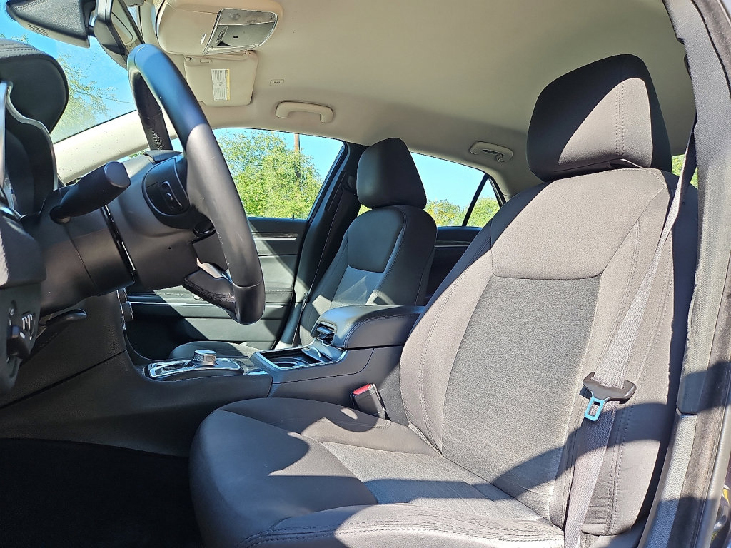 Used 2018 Chrysler 300 Touring image 24