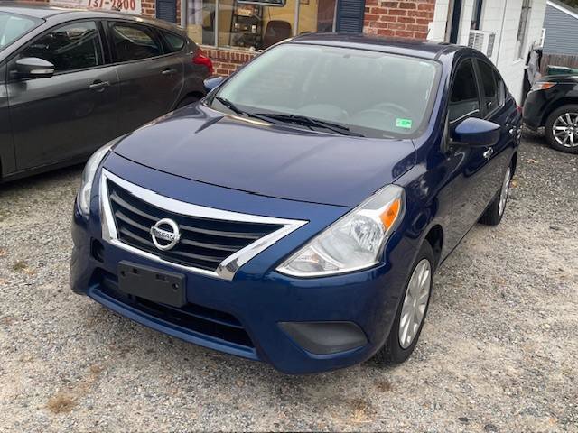 Used 2019 Nissan Versa SV image 2