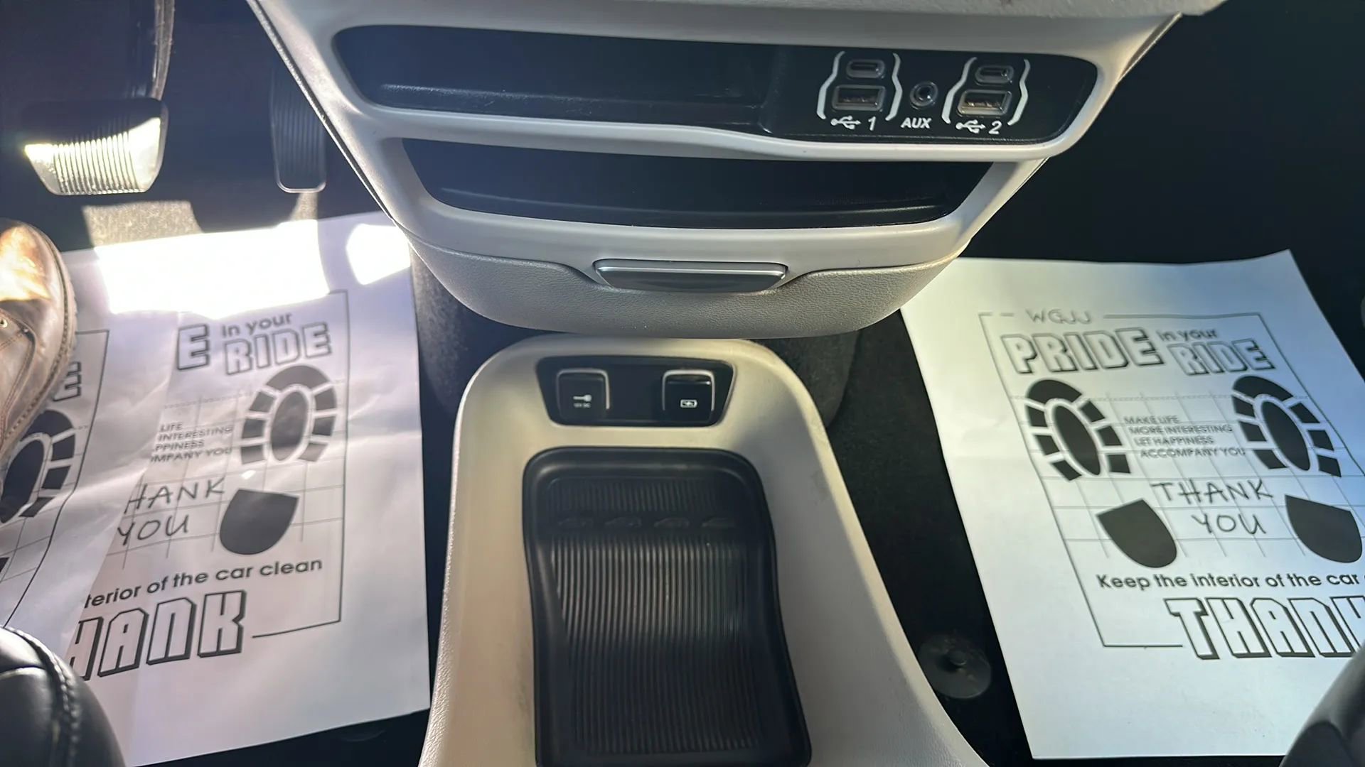 Used 2021 Chrysler Voyager Lxi image 24