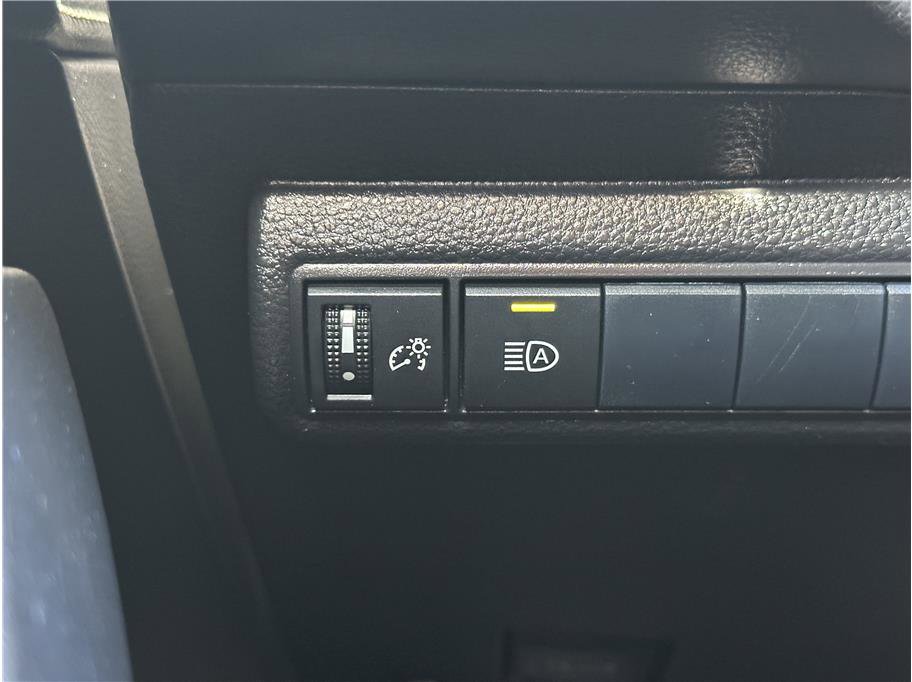 Used 2020 Toyota Corolla SE w/ SE Preferred Package image 26