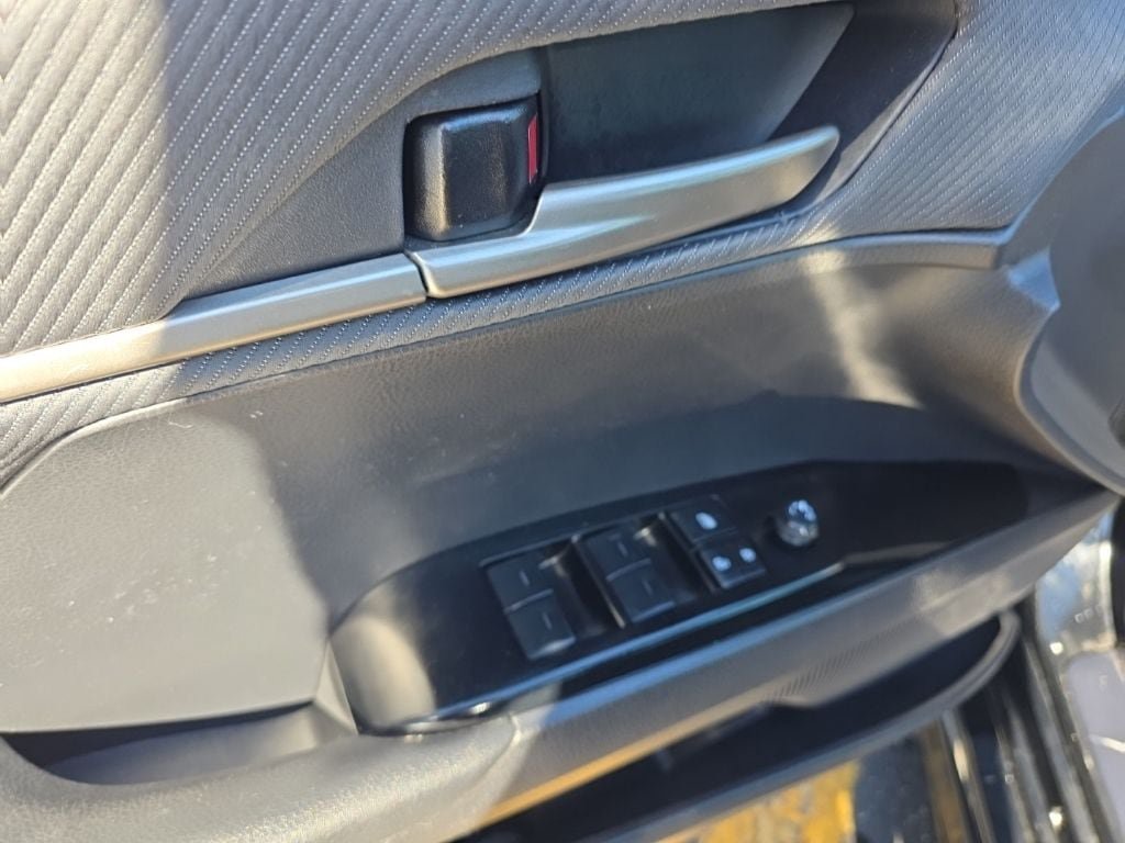 Used 2025 Toyota Camry SE FWD image 15