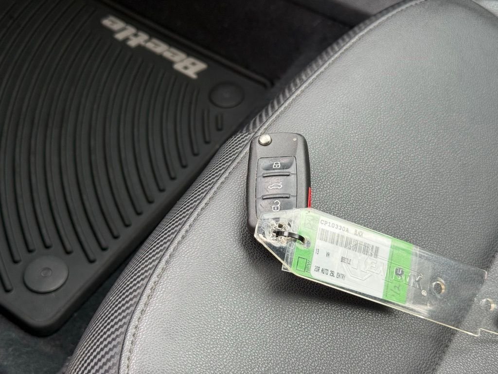Used 2013 Volkswagen Beetle 2.5 Fender FWD image 32
