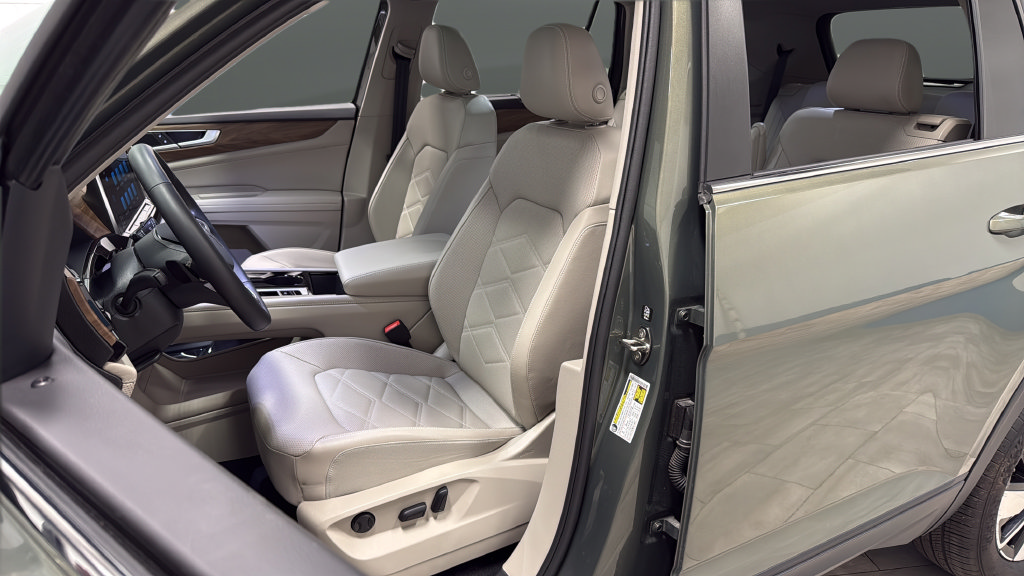 Used 2025 Volkswagen Atlas SE w/ Panoramic Sunroof Package AWD/4WD image 9