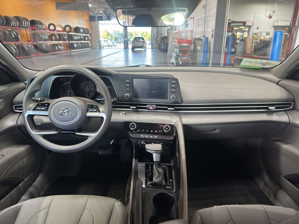 Used 2023 Hyundai Elantra SEL w/ Cargo Package image 12