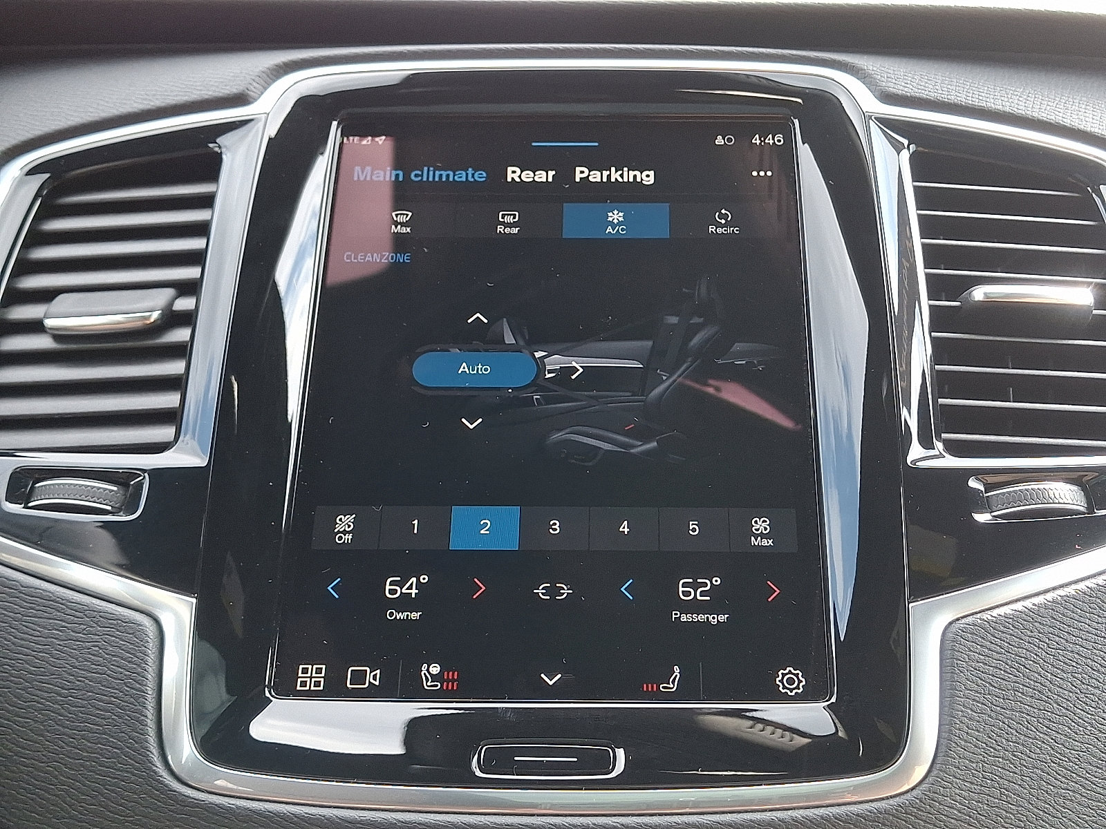 Used 2025 Volvo XC90 T8 Plus image 17